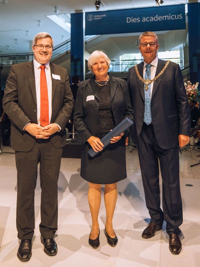 Die Rechtswissenschaftliche Fakultät der UZH verleiht die Würde einer Doktorin ehrenhalber an Ingeborg Schwenzer, emeritierte Professorin für Privatrecht und Rechtsvergleichung an der Universität Basel.